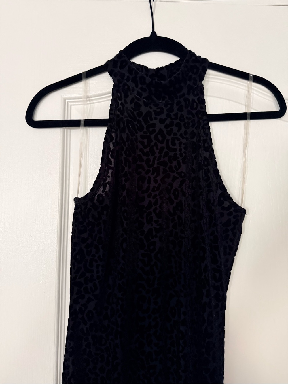 Fashion Nova Black Sleeveless High-Neck Velvet Leopard Camisole